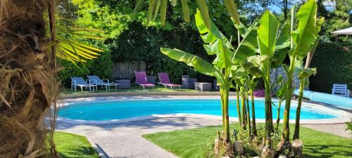 Chez Celine et Philippe appartement dans propriété de charme avec piscine