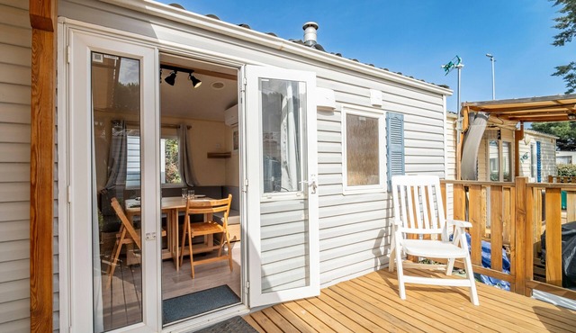 Chez Claude – Shared Pool, Private Terrace, and Air Conditioning