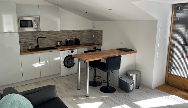 Chez Eaux de Vie - Beautiful newly converted barn for 2 - overlooking vineyards!