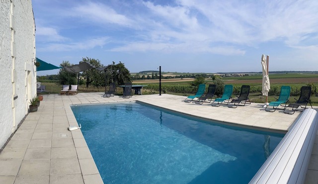 Chez Eaux de Vie - Beautiful newly converted barn for 6 - overlooking vineyards!