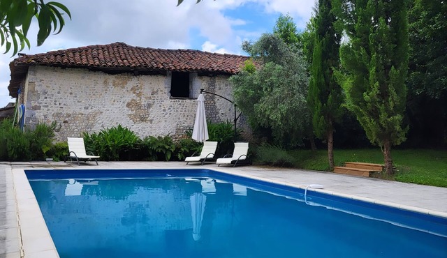 Chez Foucherie - Renovated farmhouse with pool, gardens & games room