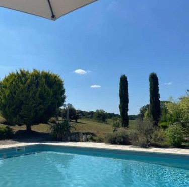 Chez Gargatte, gîte 4 chambres, 12personnes , piscine privée chauffée de mai à septembre , FR