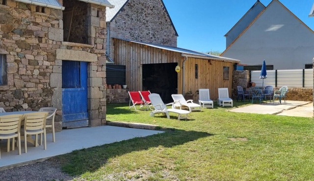 Chez Jeannine – Renovated House with Enclosed Courtyard, 3 Stars