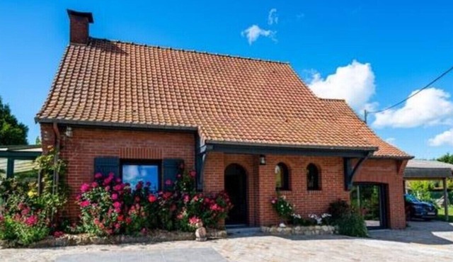 Chez Jules, the entrance to the capes