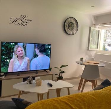 Chez Julie petit appartement une chambre rez jardin maison