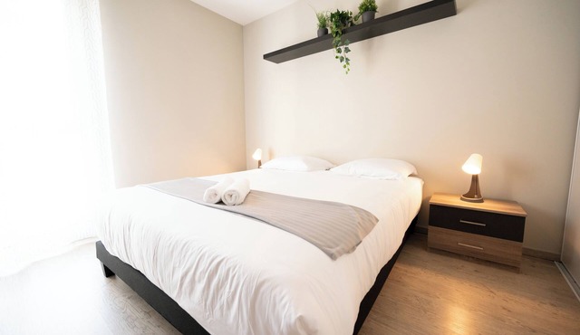 Chez Léon - Métro, Bus, Double box, 6 People