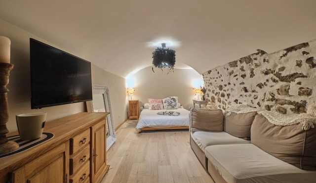 'Chez Les Amoureux' Apartment with Wi-Fi