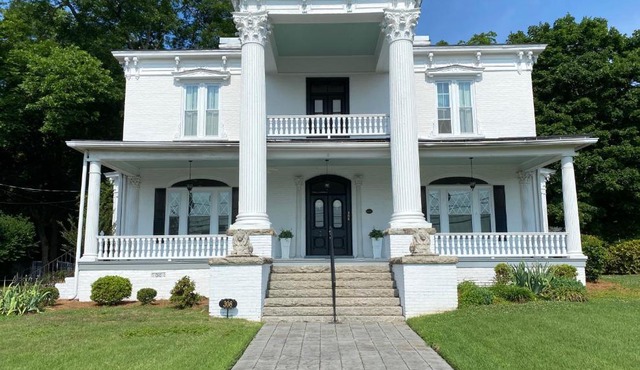 Chez Lindsey Bed & Breakfast