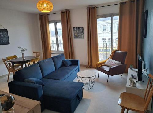 Chez Line, Face à la gare