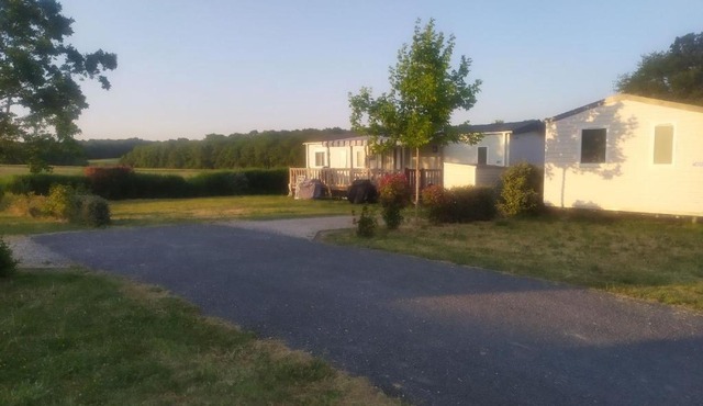 CHEZ LOLO MH 3CH 2SDB CLIM 8p VUE CHAMPS EMPLACEMENT CALME