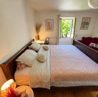 CHEZ LOU Grand espace cosy dans maison privée