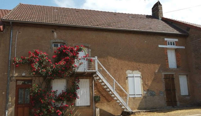 Chez Marie et Lucien : Entre Morvan et vignes/Between Morvan and vineyards