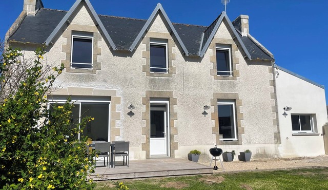 Chez mémé", a family home renovated in 2026 -Beach on foot-Enclosed garden -8 people