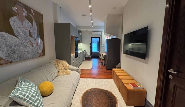 Chez Mimi, Elegant City Escape, Chez Mimi, Elegant City Escape