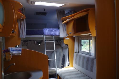 CHEZ MITCH EN CAMPING CAR et grand espace extérieur