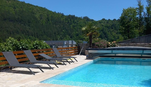 Chez Monique 4/7 people in Florac