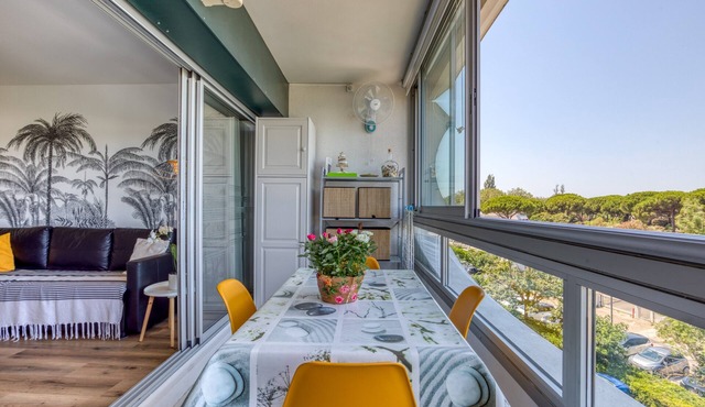 Chez Nat N Rosy with shared pool, private terrace and shared garden