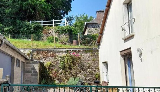 Chez Pauline, Gavray. House with secure parking, Wi-Fi & garage.