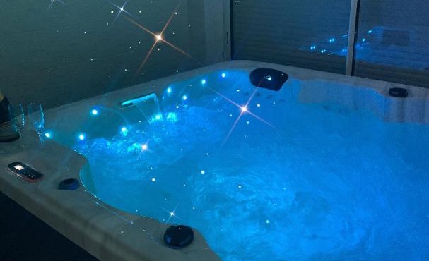 Chez SOPHIE, logement avec jacuzzi et salle cinéma