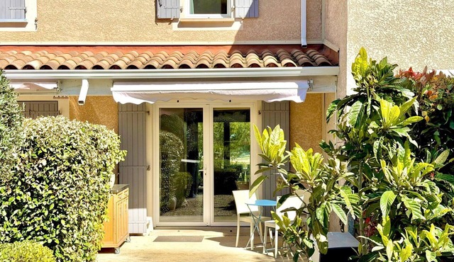Chez Vous, Ailleurs | Pool & Terrace