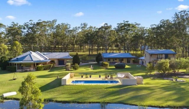 Chez Vous Estate Pokolbin - Hunter Valley! Accommodation for up to 18 guests