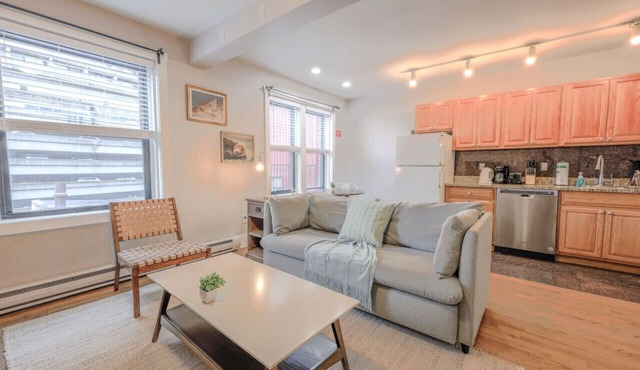 Chic 1 Bed Apartment! | Steps from Boston Common!