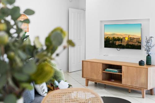 Chic 1-Bed Escape with Parking Bridgeman Downs