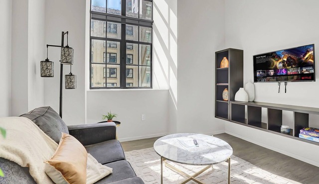 Chic 1-bed loft in Playhouse square, near Stadiums, Theater, Dining, Pets OK