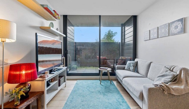 Chic 1-Bed Near Park, Function Centre and Shops