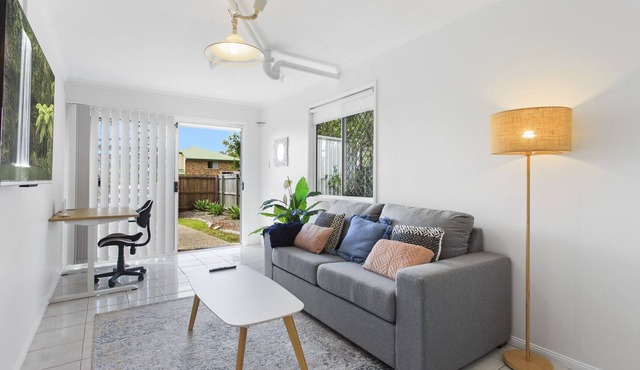 Chic 1-Bed Yaroomba Flat Steps from the Beach