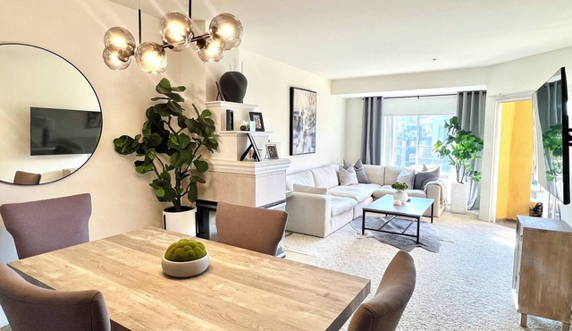 Chic 1-bedroom 1-bath in central Irvine Location! Monthly Furnished Rental