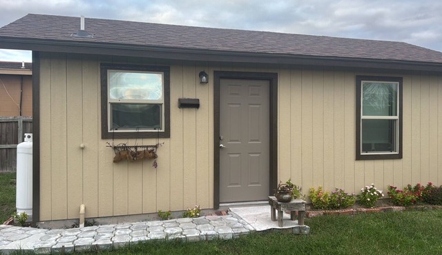 Chic 1-bedroom apartment located on Ocean Blvd hwy 100. Approx. 20 miles to SPI
