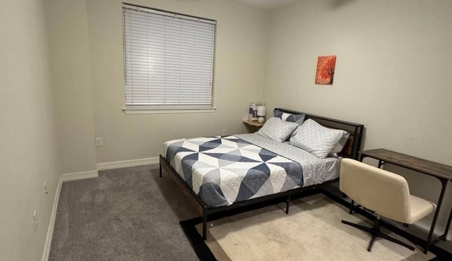 Chic 1-bedroom apartment in perfect Cedar Park with fitness room, WiFi