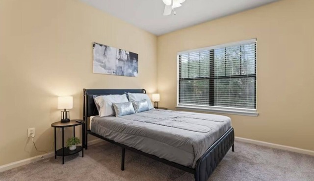 Chic 1-bedroom apartment with WiFi, AC in vibrant Charlotte