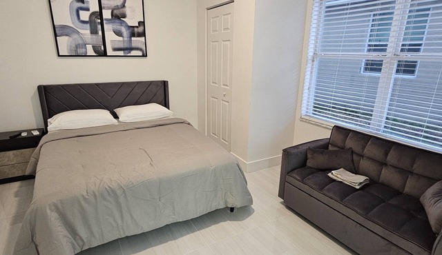 Chic 1-bedroom apartment with WiFi, AC in phenomenal Riverview