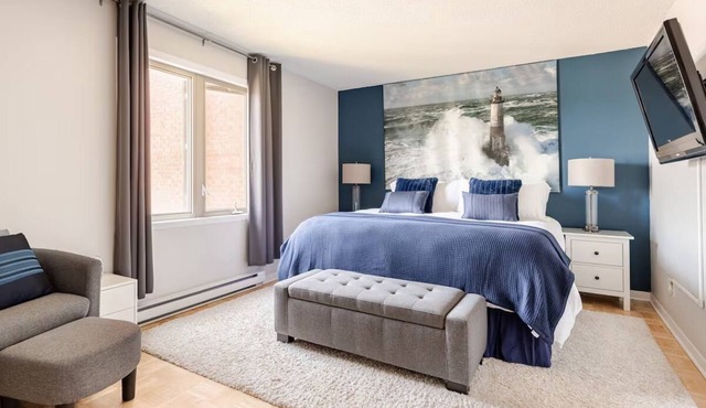 Chic 1-bedroom apartment with fitness room and AC in serene Kirkland