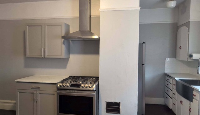 Chic 1-bedroom apartment in delightful Roseburg with WiFi