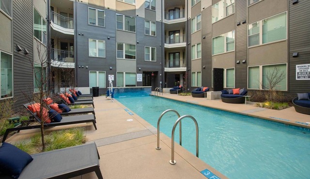 Chic 1-bedroom apartment in lovely Addison with fitness room, WiFi