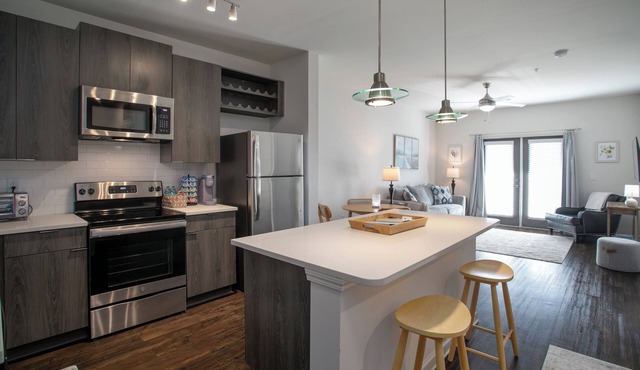 Chic 1-bedroom apartment with fitness room and swimming pool at Town Madison.