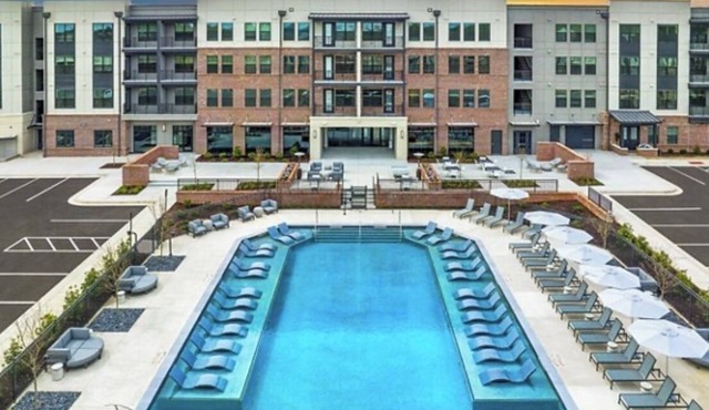 Chic 1-bedroom apartment with WiFi, AC in fabulous Evans