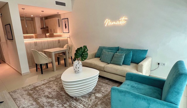 Chic 1-bedroom by the beach in charming Dubai on famous Palm Island