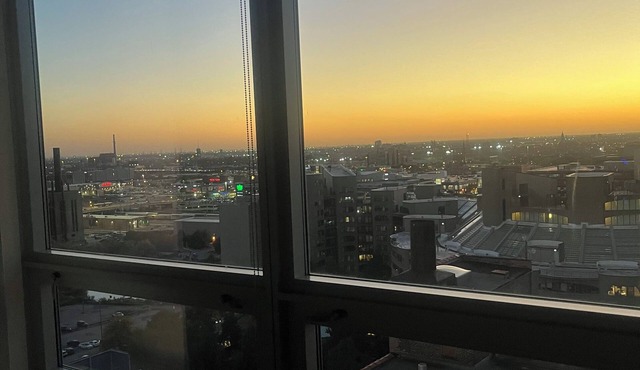 Chic 1-bedroom in Chicago with game room, parking, pool and jacuzzi