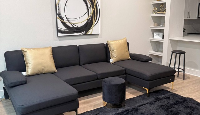 Chic 1-bedroom Luxe apartment with AC, fitness room in fabulous Downtown Dallas