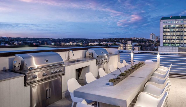 Chic 1 Bedroom Suite in Exciting Austin !
