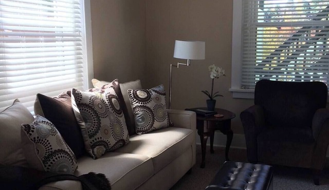 Chic 1-bedroom with WiFi and AC in awesome Pittsburgh