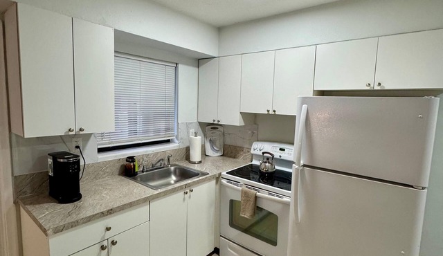 Chic 1-bedroom with WiFi and AC in welcoming Hollywood 101