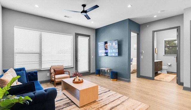 Chic 1BR Apartment w/Rooftop Lounge & Gym - Near Downtown Fort Worth