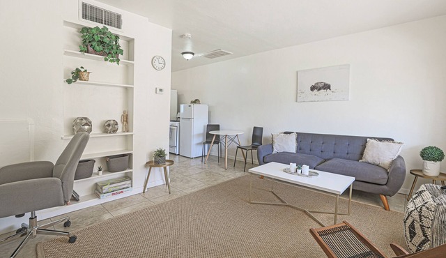 Chic 1BR, mins to ASU downtown Phoenix + Workspace