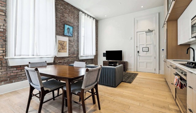 Chic 1BR Near Downtown | Parking and Gym Included