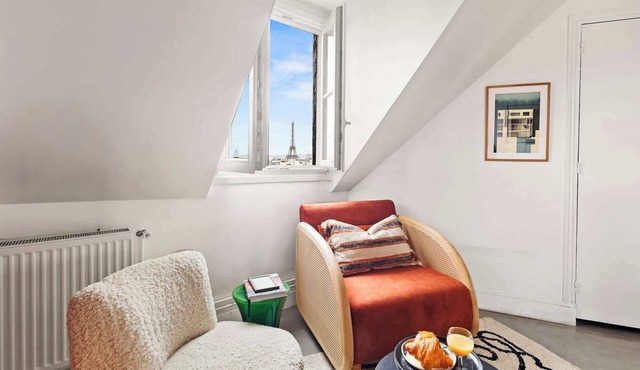 Chic 1BR Near Golden Triangle & Eiffel Tower